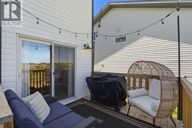 644 Robinson Avenue, Penhold, Alberta, T0M1R0