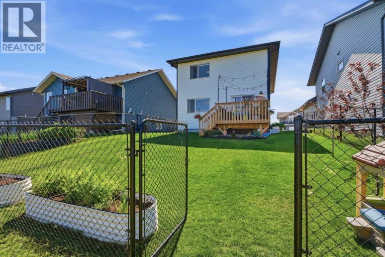 644 Robinson Avenue, Penhold, Alberta, T0M1R0