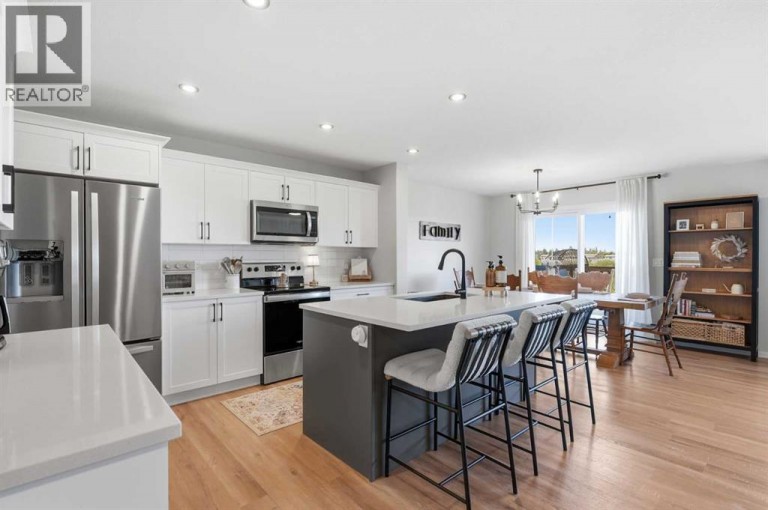 644 Robinson Avenue, Penhold, Alberta, T0M1R0