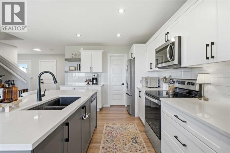 644 Robinson Avenue, Penhold, Alberta, T0M1R0