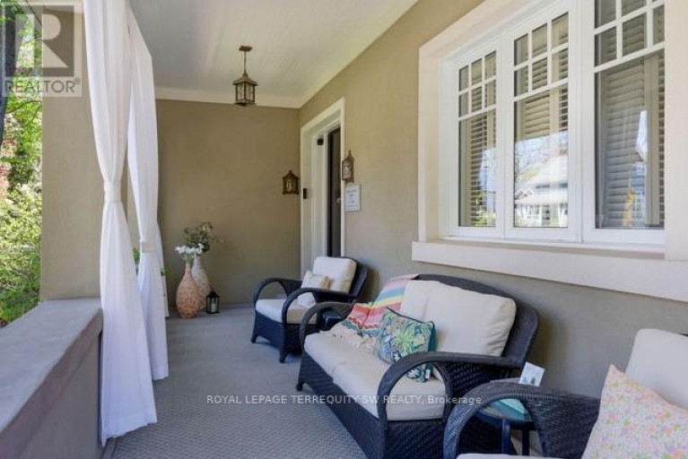 41 KENNEDY STREET W, Aurora (Aurora Village), Ontario, L4G2L6