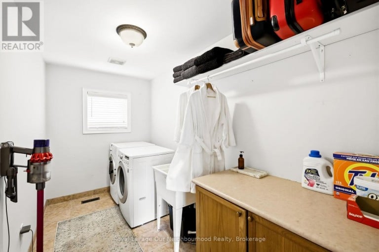 1296 RAVENCLIFFE COURT, Oshawa (Taunton), Ontario, L1K2Y3