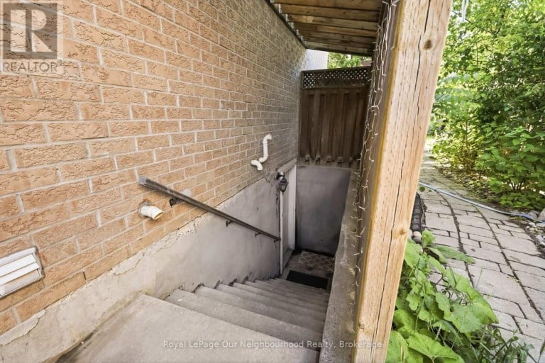 1296 RAVENCLIFFE COURT, Oshawa (Taunton), Ontario, L1K2Y3