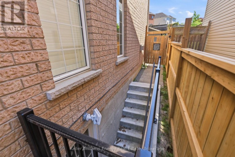 1633 GRANDVIEW STREET N, Oshawa (Taunton), Ontario, L1K0A6