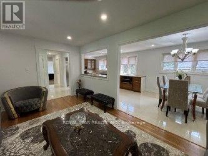 29 WESTWOOD LANE, Richmond Hill (South Richvale), Ontario, L4C6X4