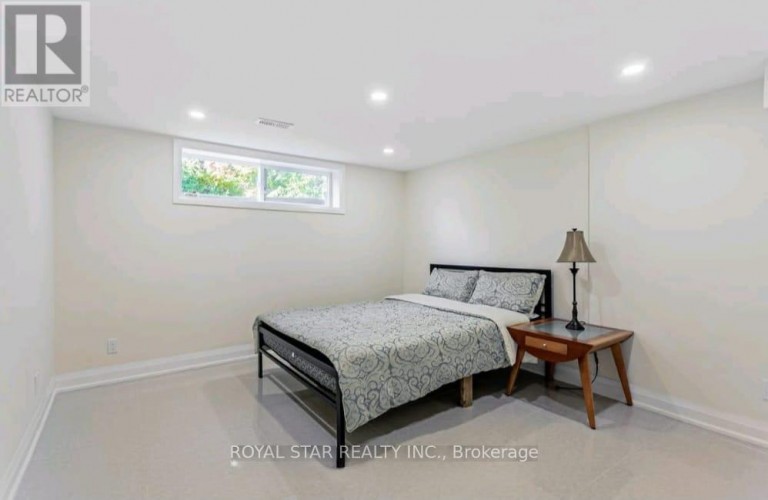 29 WESTWOOD LANE, Richmond Hill (South Richvale), Ontario, L4C6X4