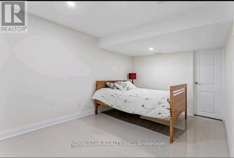 29 WESTWOOD LANE, Richmond Hill (South Richvale), Ontario, L4C6X4