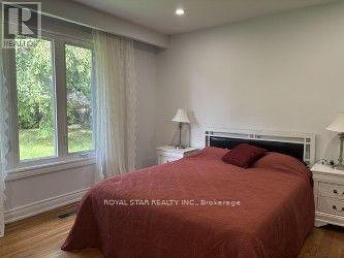 29 WESTWOOD LANE, Richmond Hill (South Richvale), Ontario, L4C6X4
