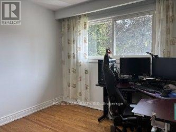 29 WESTWOOD LANE, Richmond Hill (South Richvale), Ontario, L4C6X4
