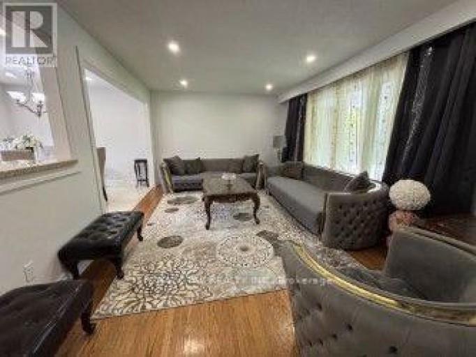 29 WESTWOOD LANE, Richmond Hill (South Richvale), Ontario, L4C6X4