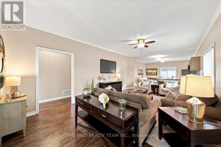 61 MCINTYRE DRIVE, Barrie (Ardagh), Ontario, L4N5C5