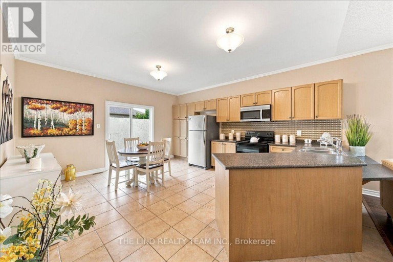 61 MCINTYRE DRIVE, Barrie (Ardagh), Ontario, L4N5C5