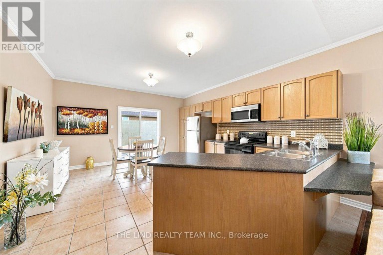 61 MCINTYRE DRIVE, Barrie (Ardagh), Ontario, L4N5C5