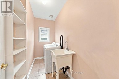 61 MCINTYRE DRIVE Barrie (Ardagh) Ontario photo 18