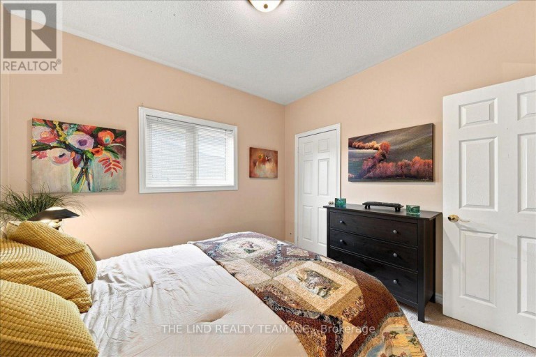 61 MCINTYRE DRIVE, Barrie (Ardagh), Ontario, L4N5C5
