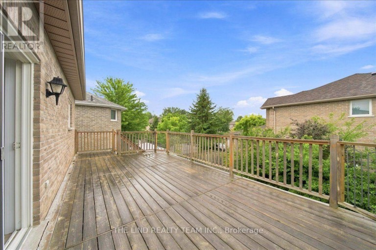 61 MCINTYRE DRIVE, Barrie (Ardagh), Ontario, L4N5C5