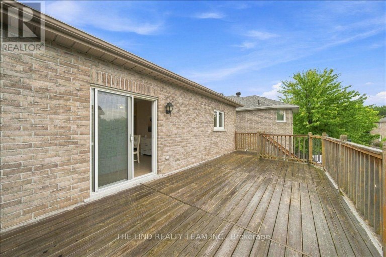 61 MCINTYRE DRIVE, Barrie (Ardagh), Ontario, L4N5C5
