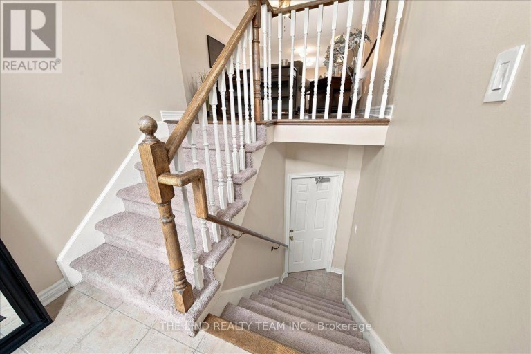 61 MCINTYRE DRIVE, Barrie (Ardagh), Ontario, L4N5C5