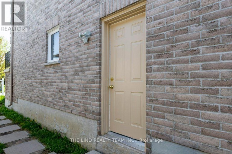 61 MCINTYRE DRIVE, Barrie (Ardagh), Ontario, L4N5C5