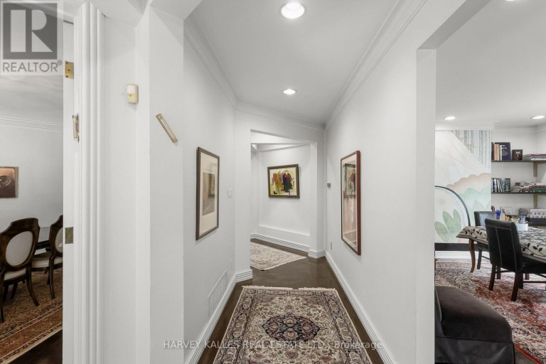 83 HILLMOUNT AVENUE, Toronto (Englemount-Lawrence), Ontario, M6B1X5