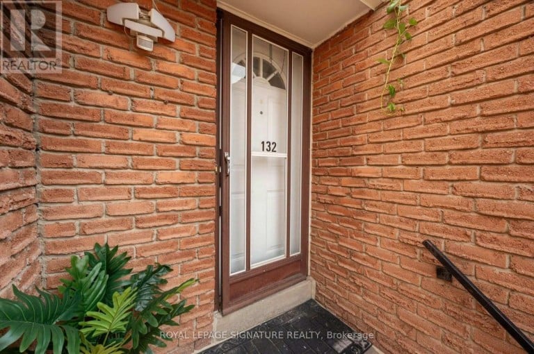 132 - 1221 DUNDIX ROAD, Mississauga (Applewood), Ontario, L4Y3Y9