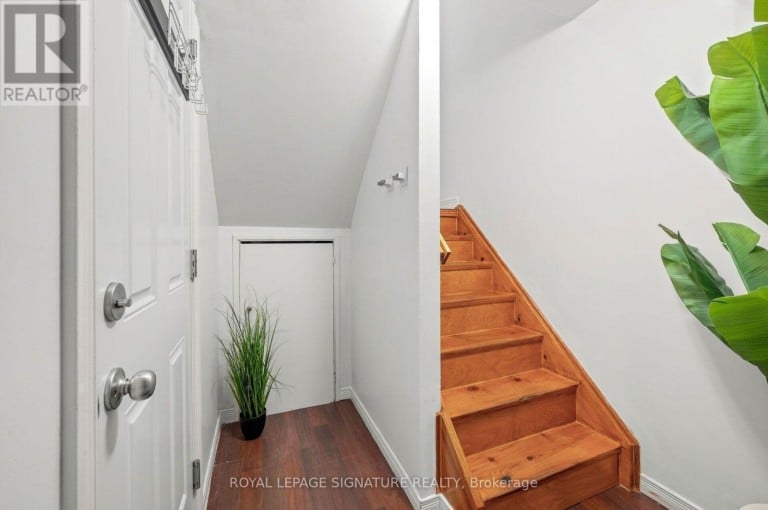 132 - 1221 DUNDIX ROAD, Mississauga (Applewood), Ontario, L4Y3Y9