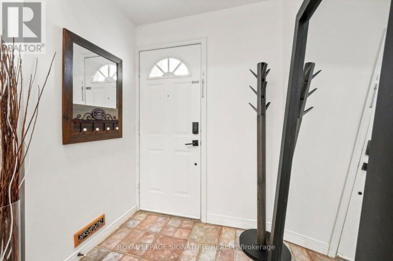 132 - 1221 DUNDIX ROAD, Mississauga (Applewood), Ontario, L4Y3Y9