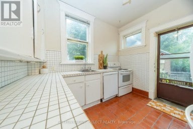 239 RIDOUT STREET S London South (South G) Ontario photo 20