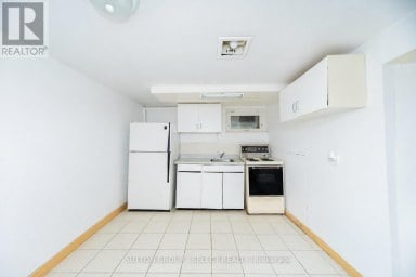 239 RIDOUT STREET S London South (South G) Ontario photo 37