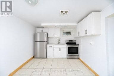 239 RIDOUT STREET S London South (South G) Ontario photo 38
