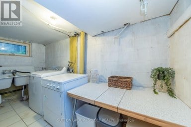 239 RIDOUT STREET S London South (South G) Ontario photo 44