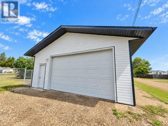 4603 47 Street Rycroft Alberta photo 32