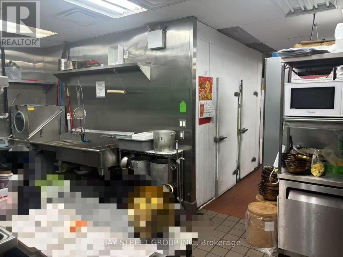 UPPER - 261 SPADINA AVENUE, Toronto (Kensington-Chinatown), Ontario, M5T2E3