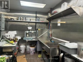 UPPER - 261 SPADINA AVENUE Toronto (Kensington-Chinatown) Ontario photo 7
