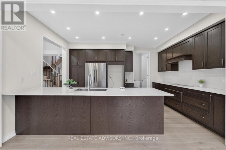 574 QUEEN MARY DRIVE, Brampton (Northwest Brampton), Ontario, L7A4Y6