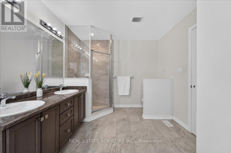 574 QUEEN MARY DRIVE, Brampton (Northwest Brampton), Ontario, L7A4Y6