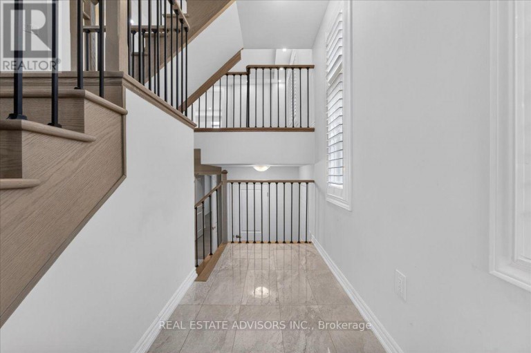 574 QUEEN MARY DRIVE, Brampton (Northwest Brampton), Ontario, L7A4Y6