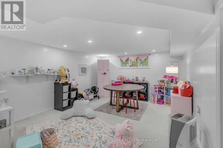 24 NORTHGATE DRIVE, Hamilton (Lisgar), Ontario, L8T2Y7
