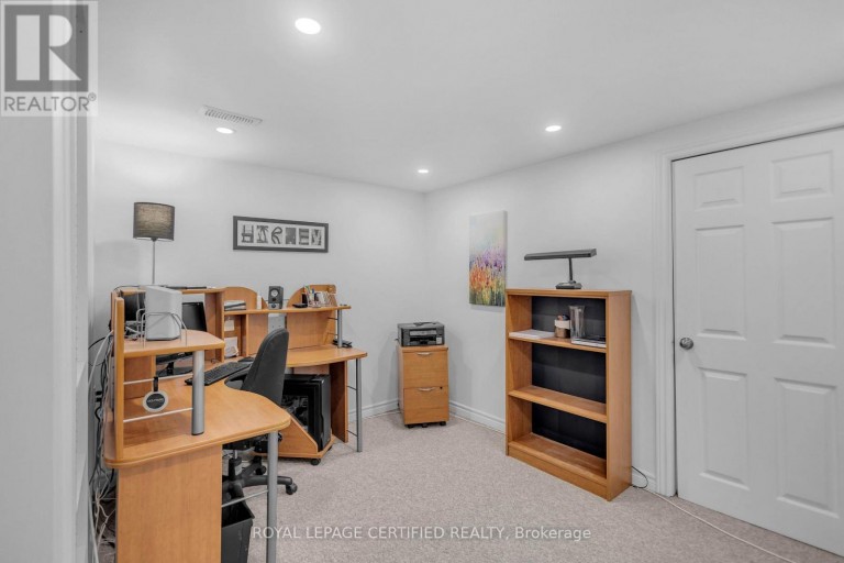 24 NORTHGATE DRIVE, Hamilton (Lisgar), Ontario, L8T2Y7