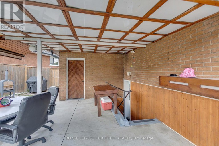 24 NORTHGATE DRIVE, Hamilton (Lisgar), Ontario, L8T2Y7