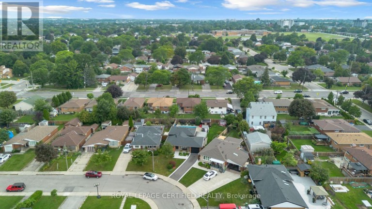 24 NORTHGATE DRIVE, Hamilton (Lisgar), Ontario, L8T2Y7
