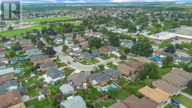 24 NORTHGATE DRIVE, Hamilton (Lisgar), Ontario, L8T2Y7