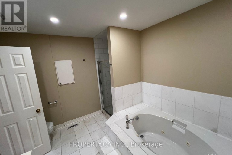 32 BROWNSTONE CIRCLE, Vaughan (Crestwood-Springfarm-Yorkhill), Ontario, L4J7P4