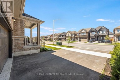 42 SHEPHERD DRIVE Barrie Ontario photo 3
