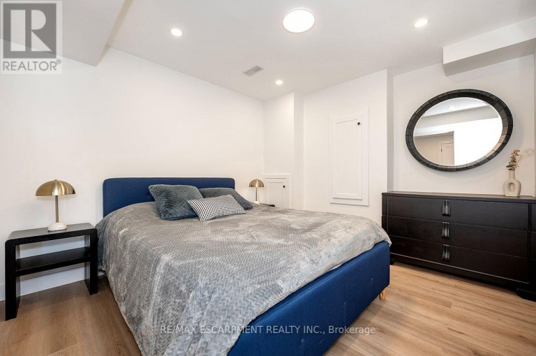 42 SHEPHERD DRIVE, Barrie, Ontario, L9S2Z4