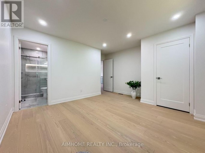 108 BERWICK CRESCENT, Richmond Hill (Observatory), Ontario, L4C0B7