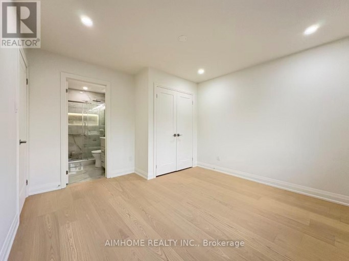 108 BERWICK CRESCENT, Richmond Hill (Observatory), Ontario, L4C0B7