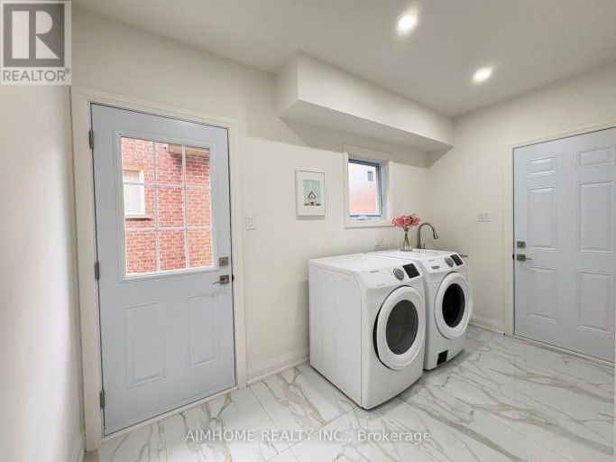 108 BERWICK CRESCENT, Richmond Hill (Observatory), Ontario, L4C0B7