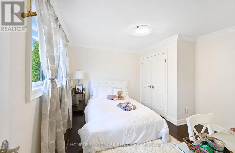 21 BEARWOOD DRIVE, Toronto (Edenbridge-Humber Valley), Ontario, M9A4G5