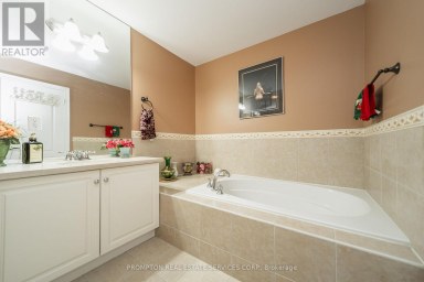 25 ROUTLIFFE LANE Toronto (Newtonbrook West) Ontario photo 15
